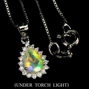 Delikatny naszyjnik natural opal ognisty cyrkonie