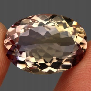 Kamień naturalny ametryn 11.62ct VVS dwukolorowy