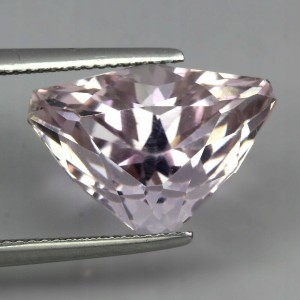 Kamień naturalny kunzyt 12.27ct VVS różowy