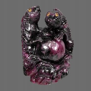 Kamień naturalny rzeźbiony rubin 287.71ct iguana